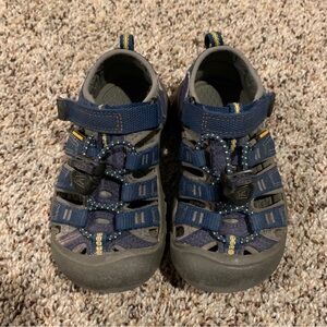Keen Sandals Size 9